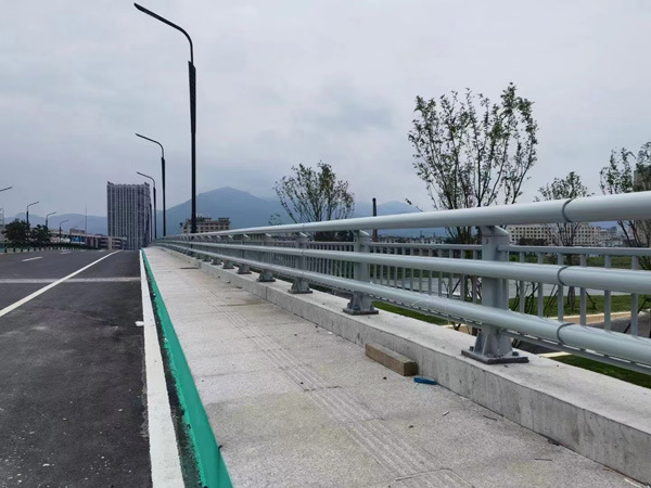 桥梁护栏