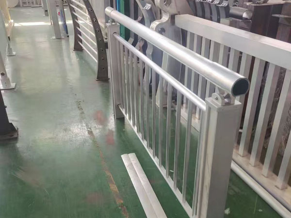 铝合金护栏